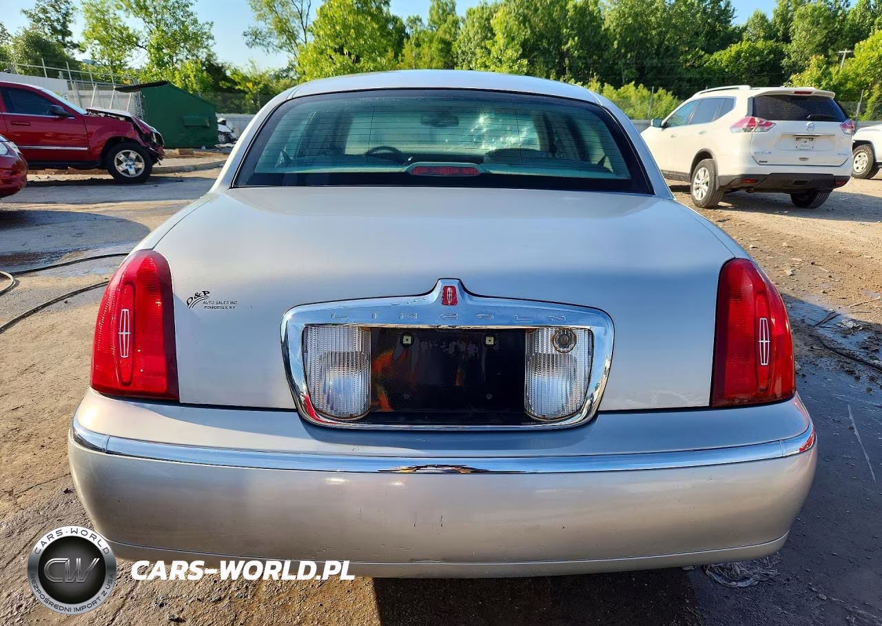 2002 Lincoln Town Car Executive VIN:1LNHM81W82Y661350 - 6