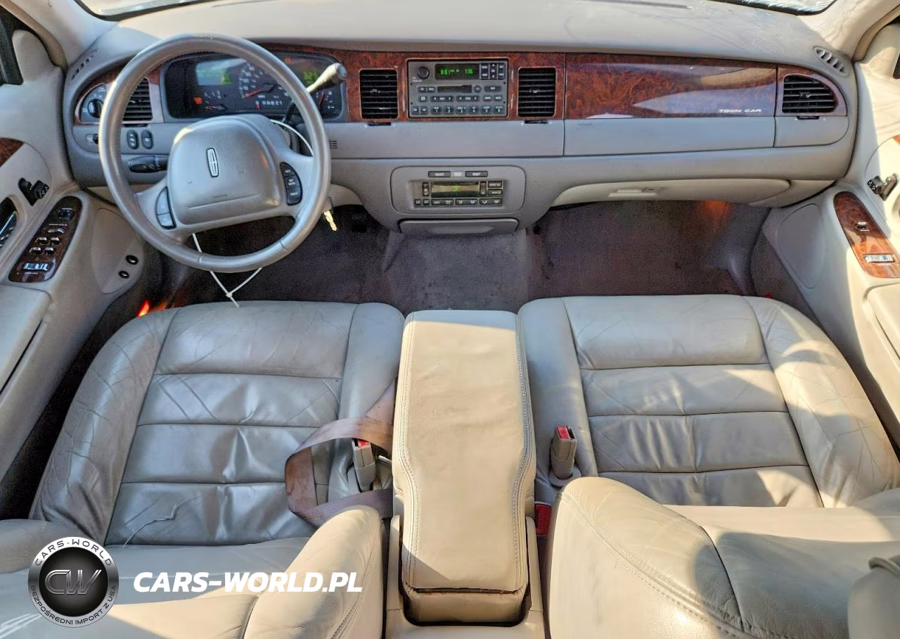2002 Lincoln Town Car Executive VIN:1LNHM81W82Y661350 - 8