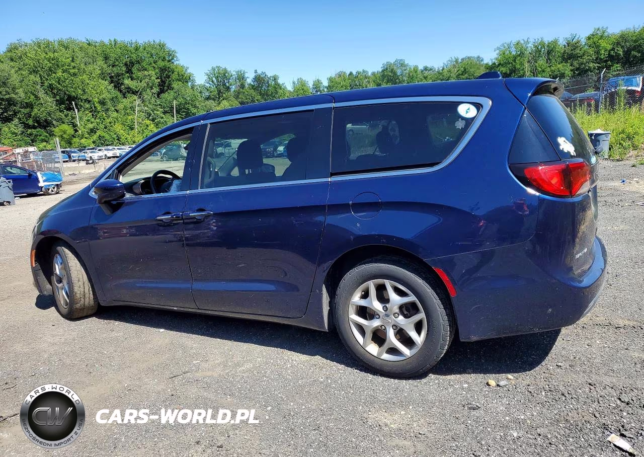 2018 Chrysler Pacifica Touring Plus VIN:2C4RC1FG9JR351750 - 2
