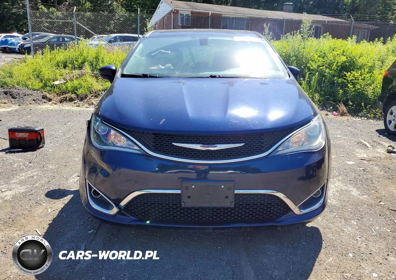 2018 Chrysler Pacifica Touring Plus VIN:2C4RC1FG9JR351750 - 5