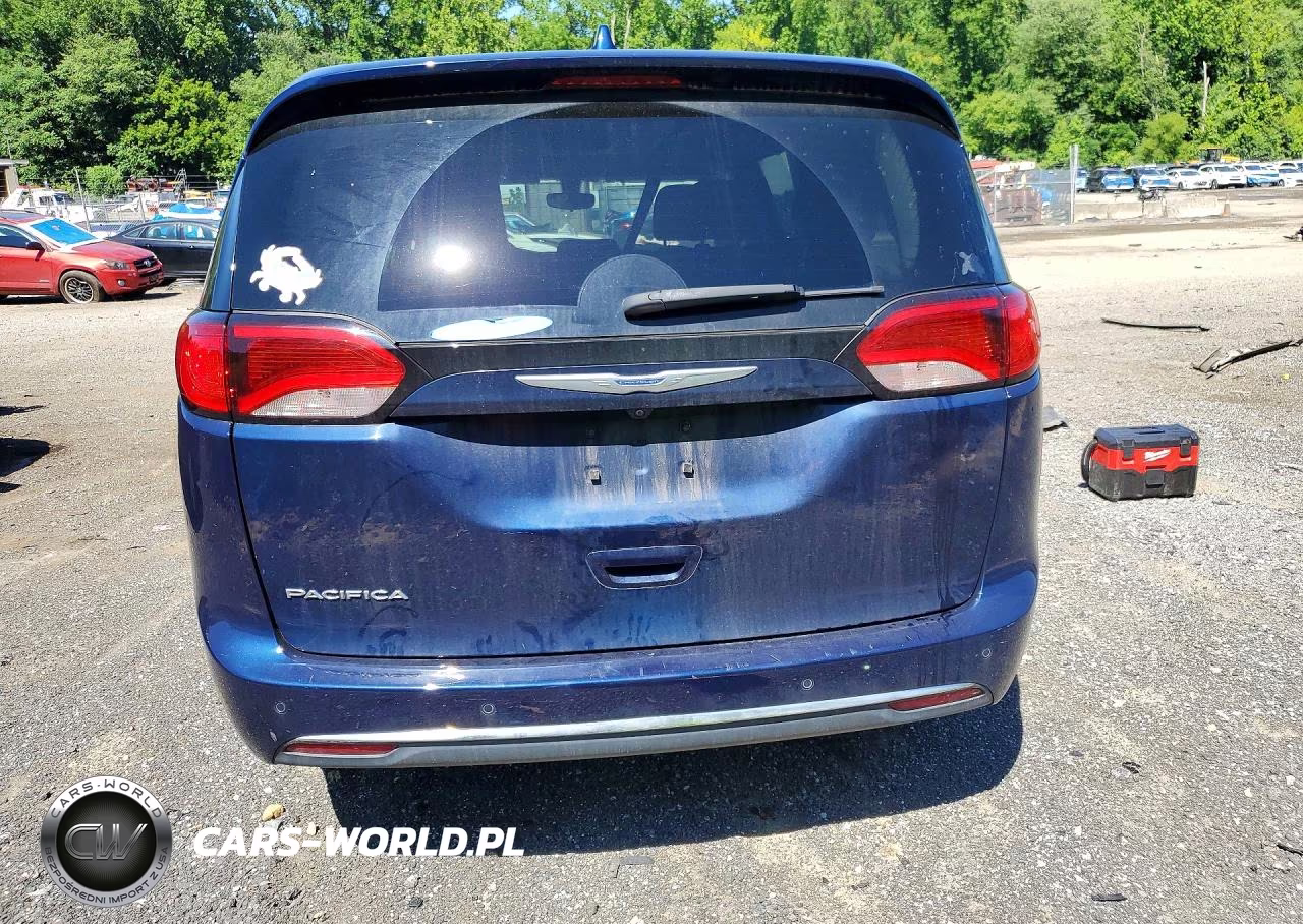 2018 Chrysler Pacifica Touring Plus VIN:2C4RC1FG9JR351750 - 6
