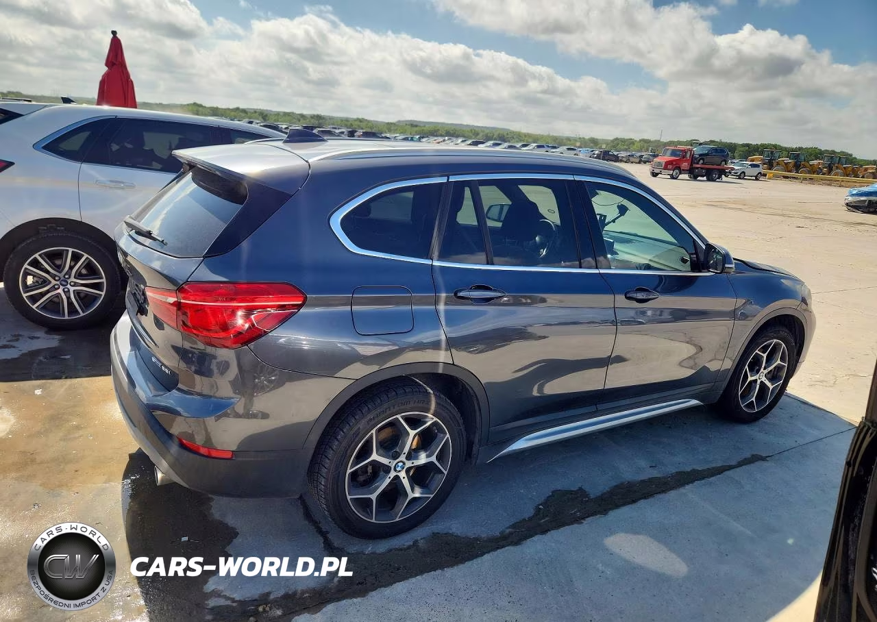 2018 BMW X1 Sdrive28I VIN:WBXHU7C30J5L09402 - 3