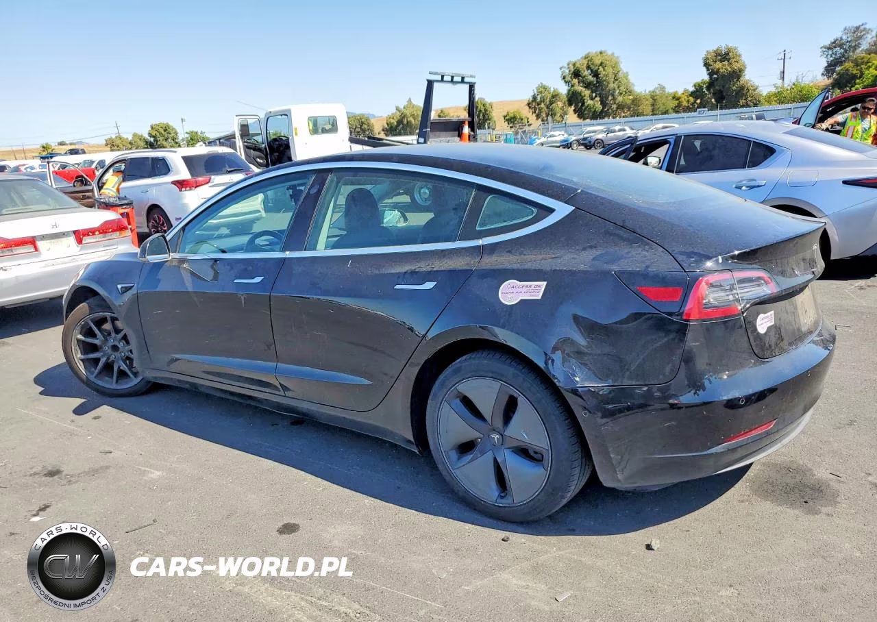 2018 Tesla Model 3 VIN:5YJ3E1EA4JF165705 - 2