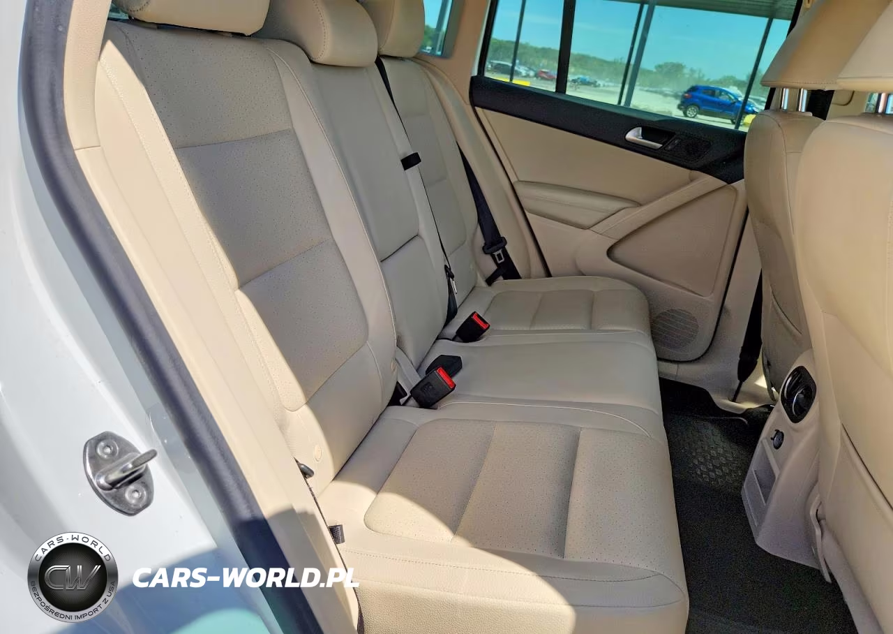 2017 Volkswagen Tiguan S VIN:WVGAV7AX5HK026552 - 11