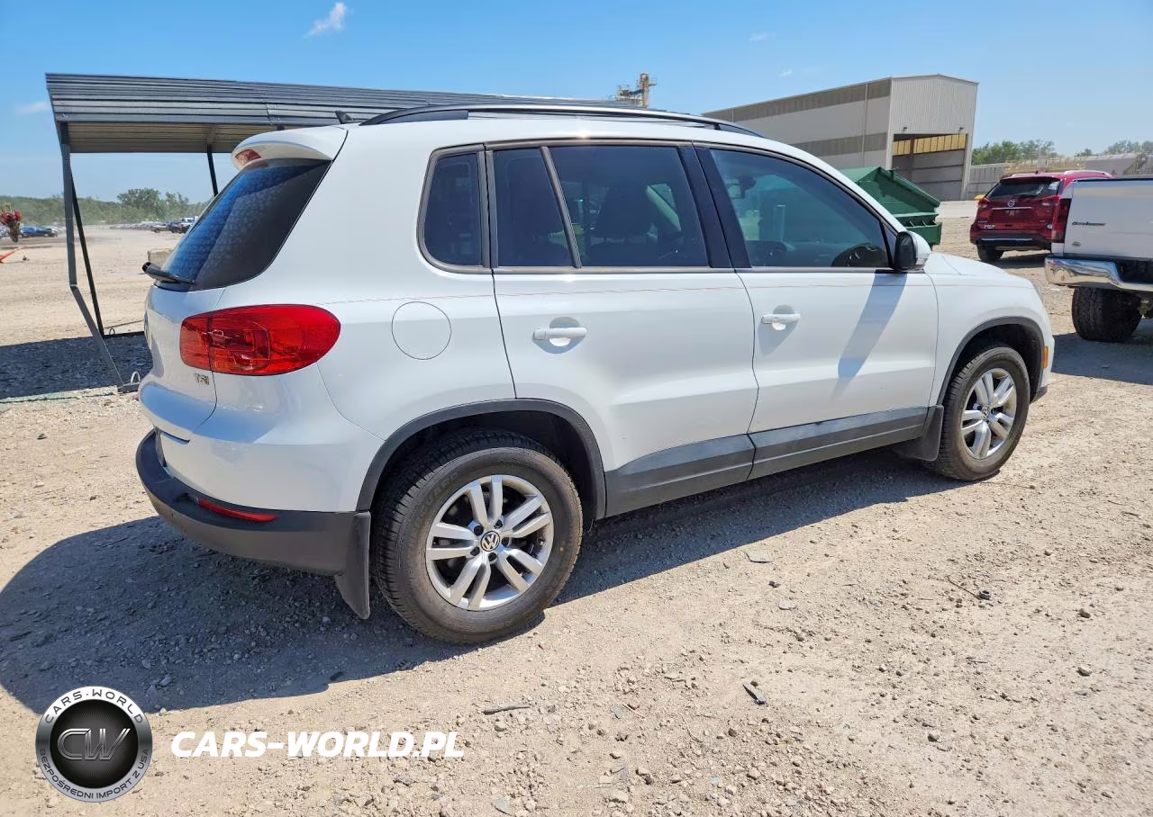 2017 Volkswagen Tiguan S VIN:WVGAV7AX5HK026552 - 3
