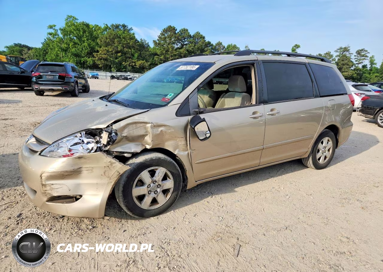 2010 Toyota Sienna Le 8-Passenger