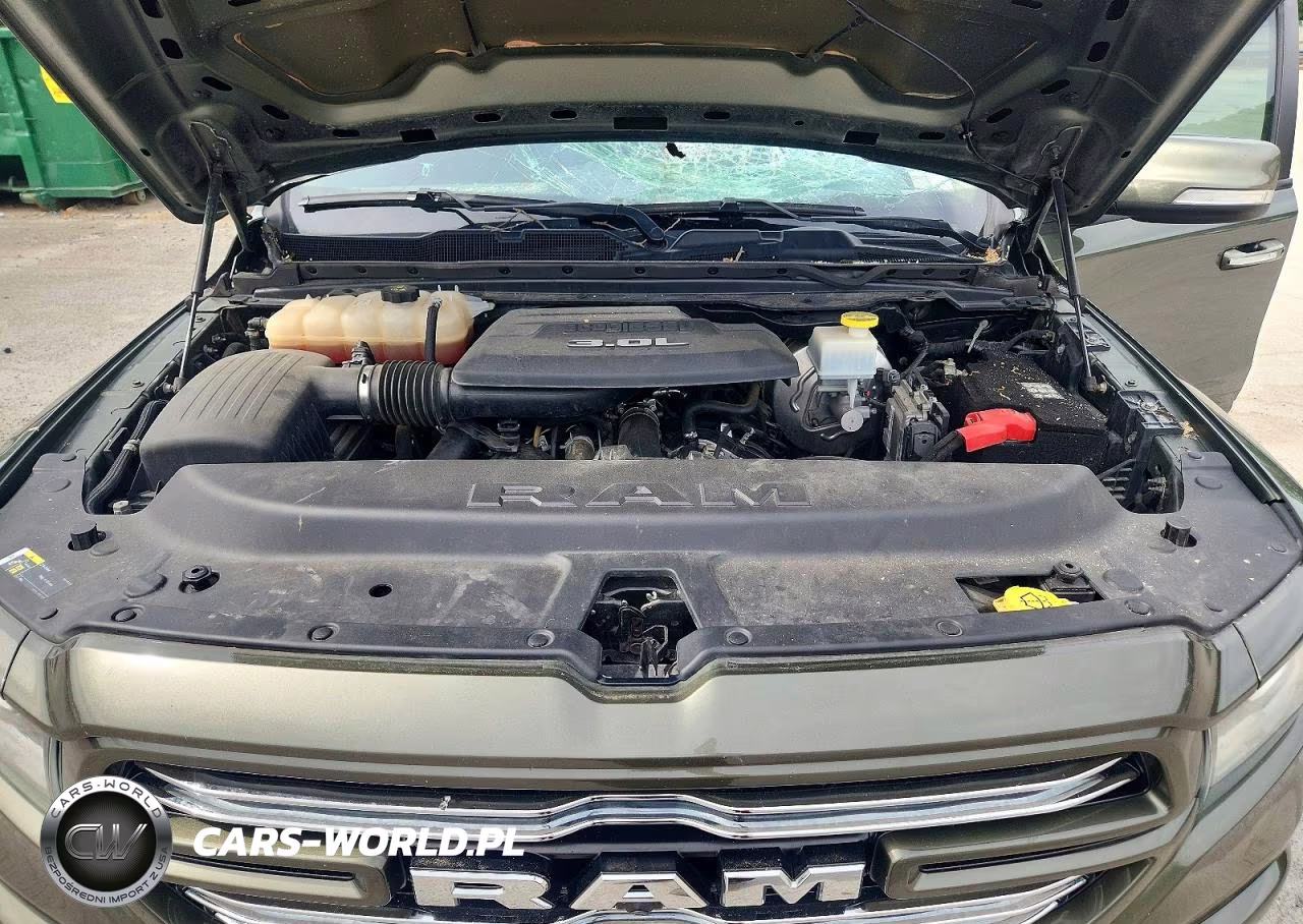 2021 Ram 1500 Laramie VIN:1C6SRFJM8MN611638 - 11