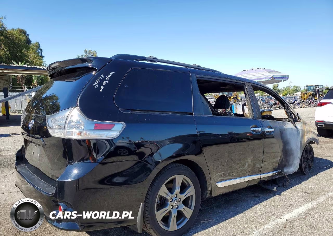 2018 Toyota Sienna Se 8-Passenger VIN:5TDXZ3DC5JS961721 - 3