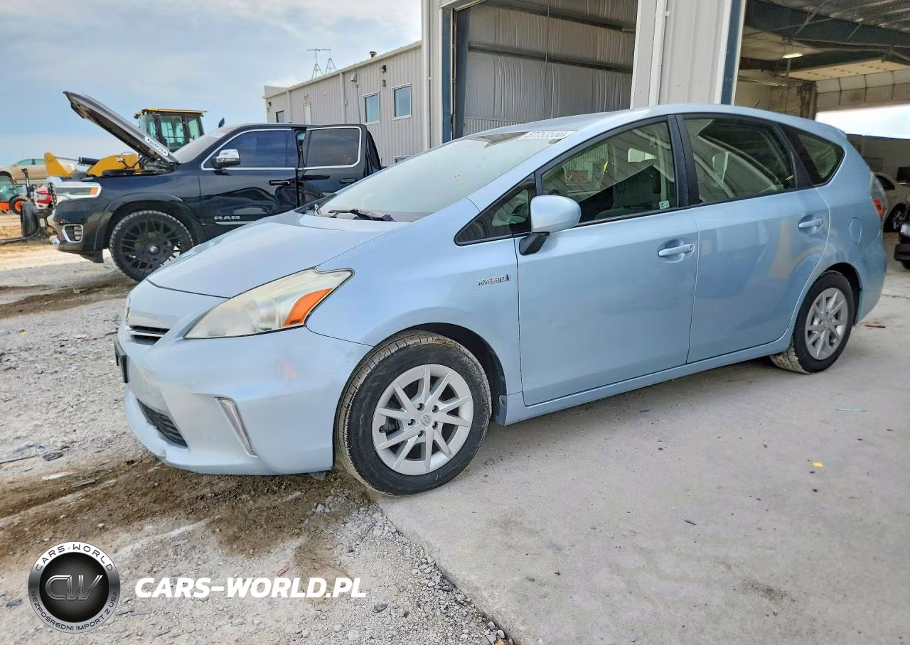 2013 Toyota Prius V Three – zdjęcie 1 z 12
