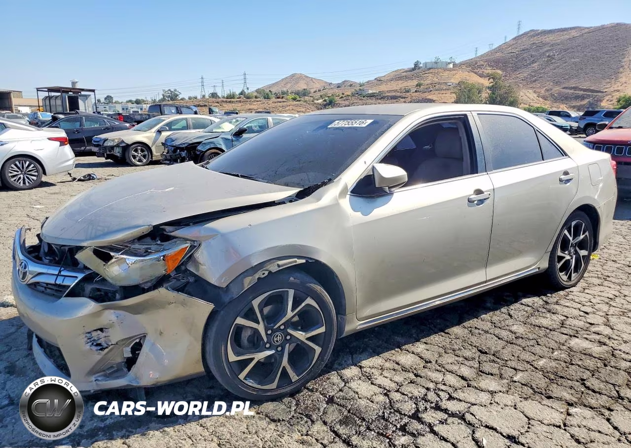 2014 Toyota Camry Le – zdjęcie 1 z 12