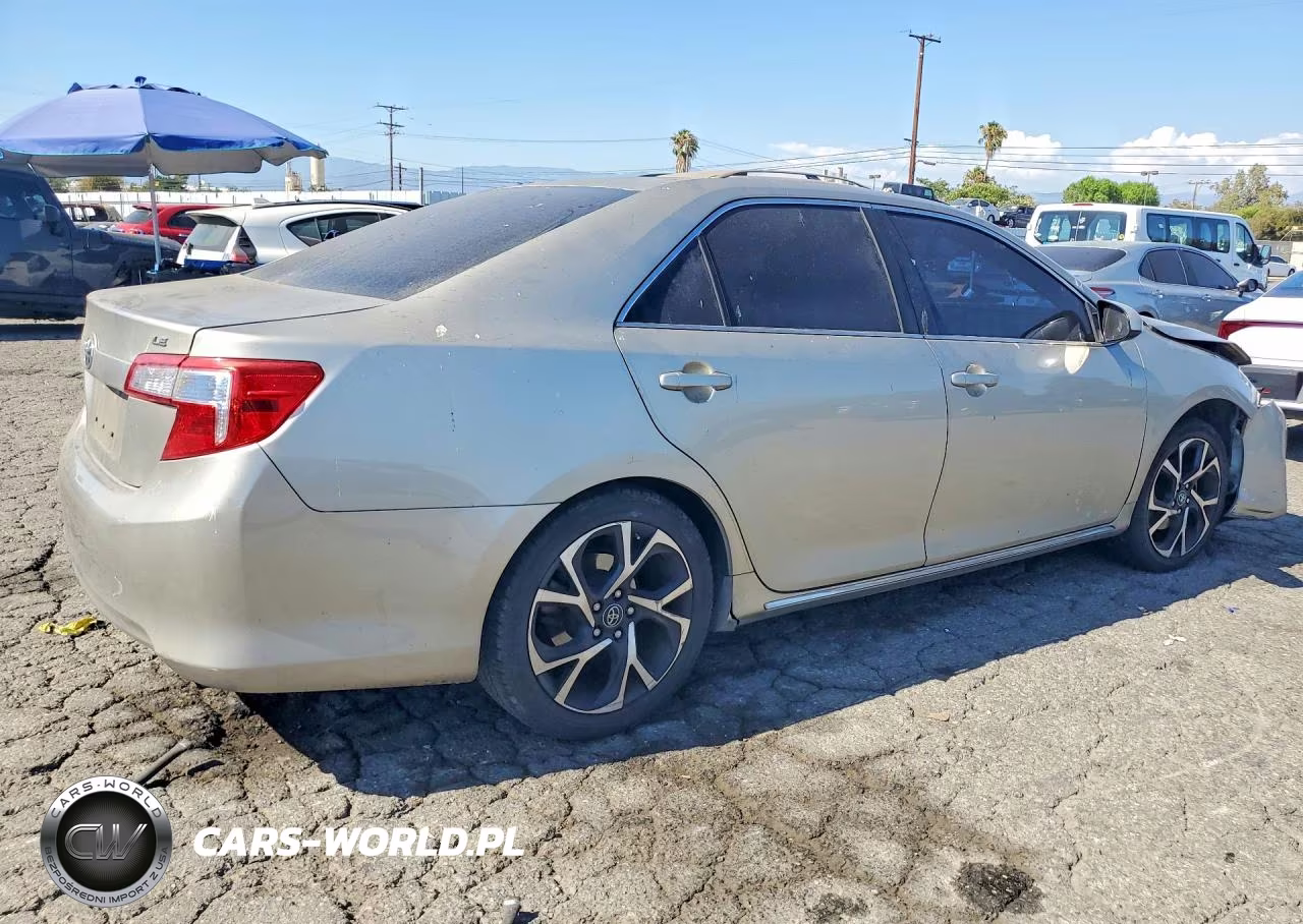 2014 Toyota Camry Le VIN:4T4BF1FK1ER425427 - 3