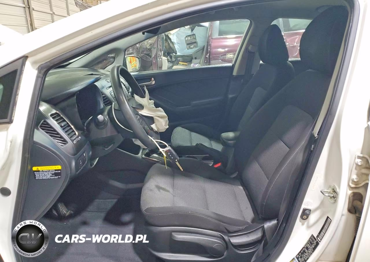 2018 Kia Forte Lx VIN:3KPFK4A74JE196119 - 7