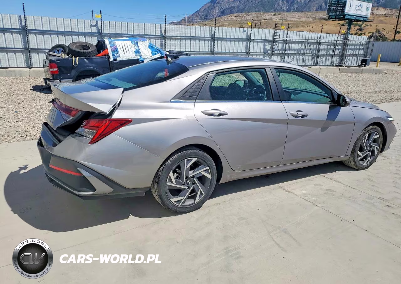 2025 Hyundai Elantra Sel VIN:KMHLS4DG8SU946442 - 3