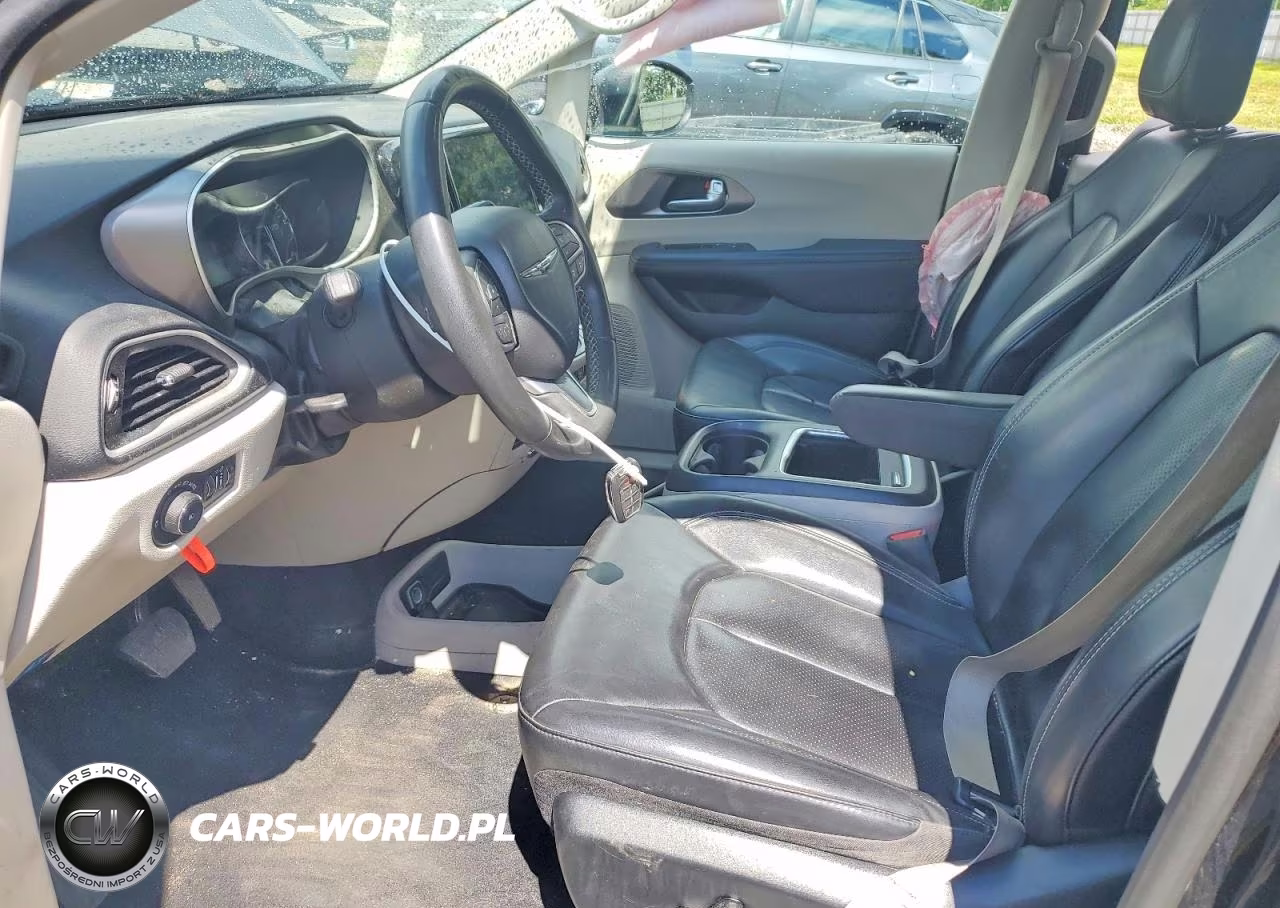 2023 Chrysler Pacifica Touring L VIN:2C4RC1BG9PR571968 - 7