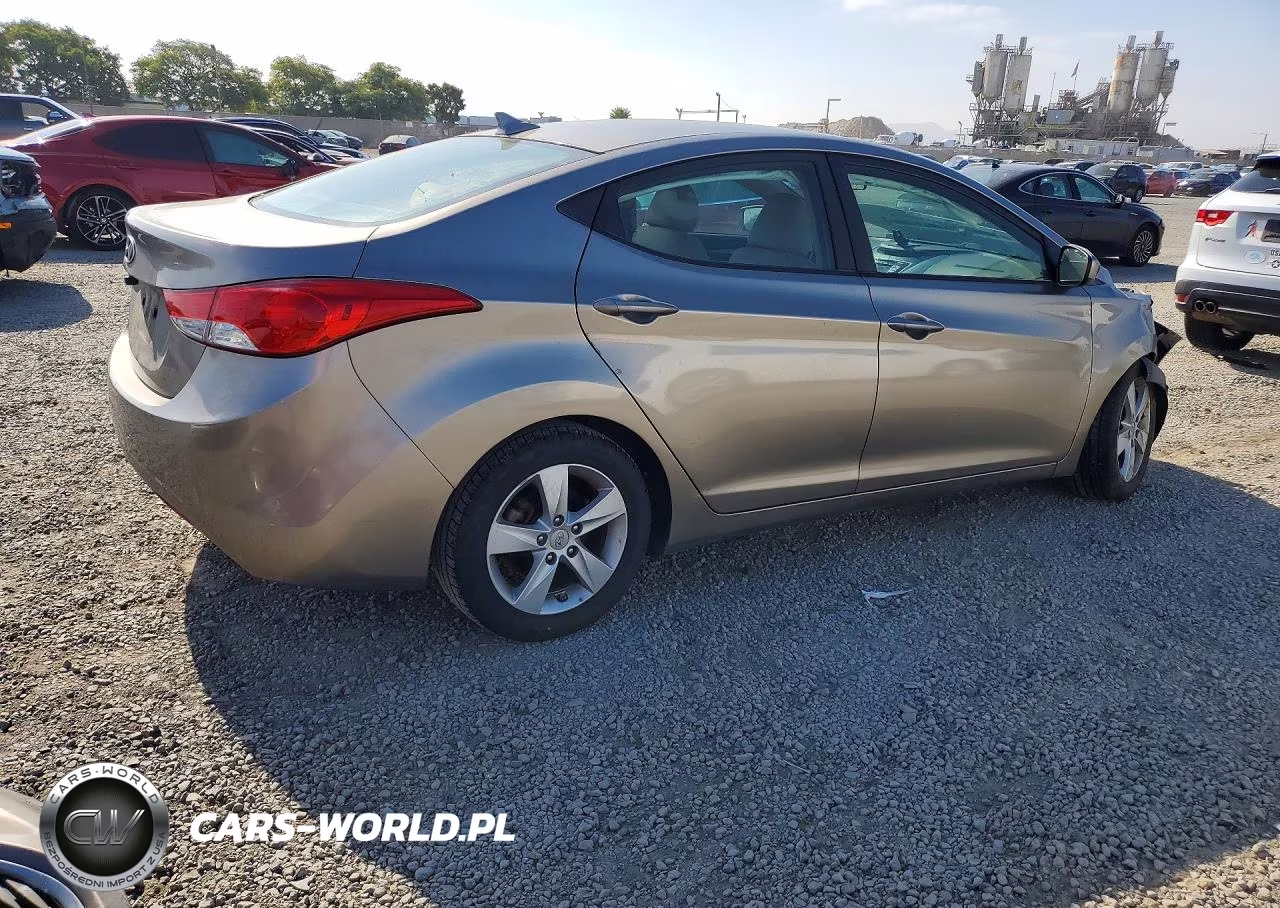 2013 Hyundai Elantra Gls VIN:5NPDH4AE1DH357269 - 3