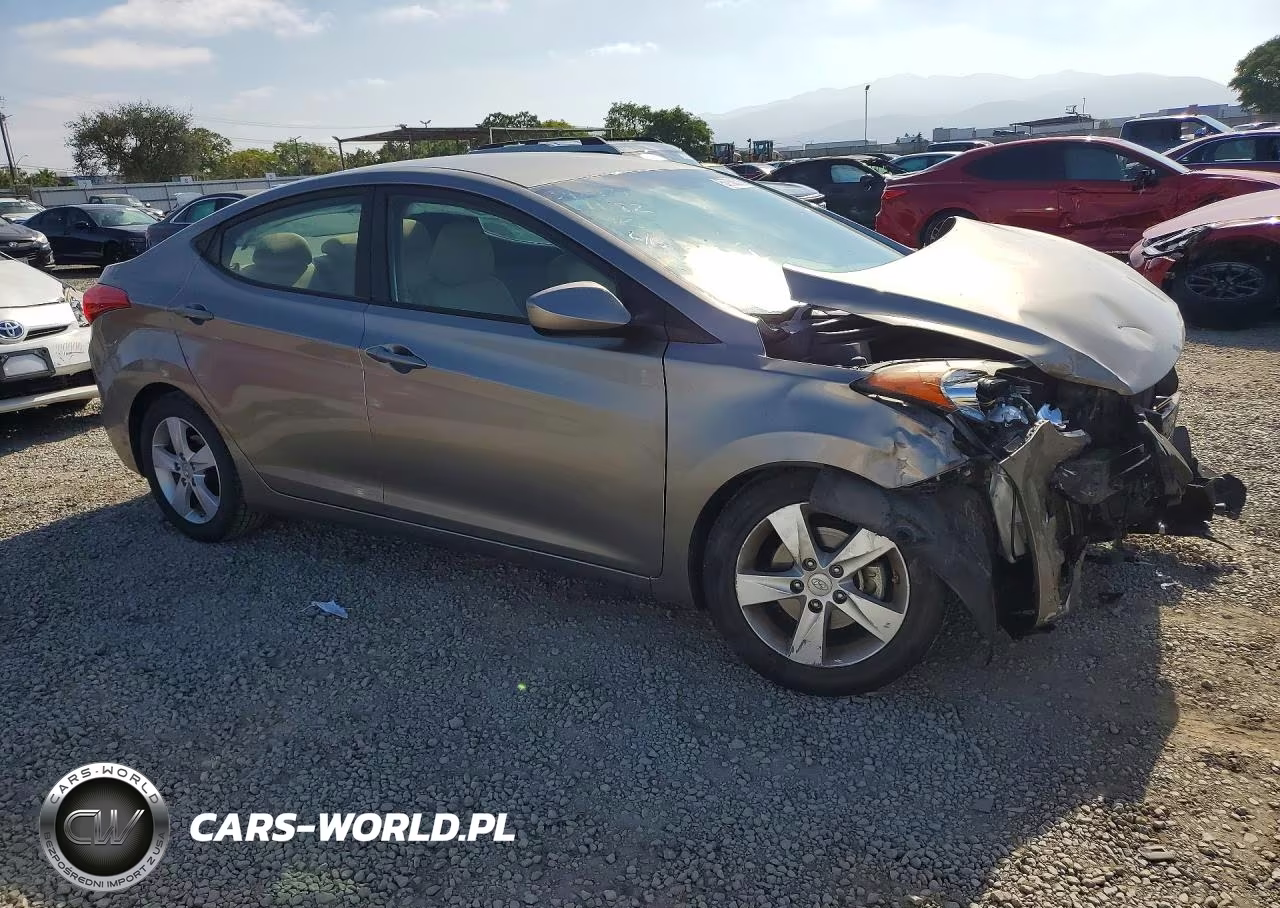 2013 Hyundai Elantra Gls VIN:5NPDH4AE1DH357269 - 4