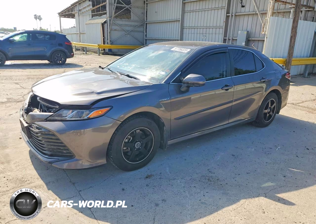 2020 Toyota Camry Le – zdjęcie 1 z 12