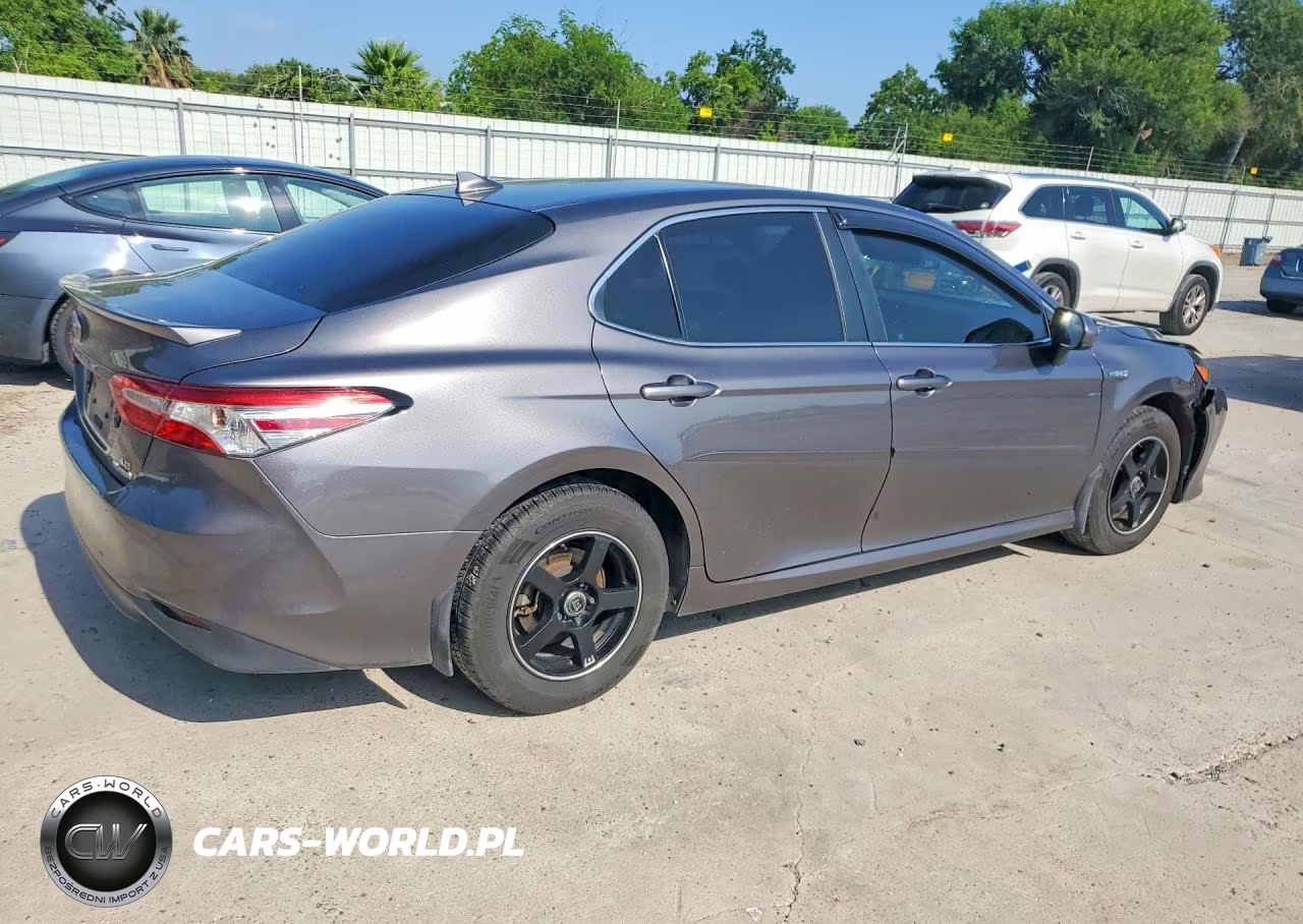 2020 Toyota Camry Le VIN:4T1C31AK6LU543274 - 3