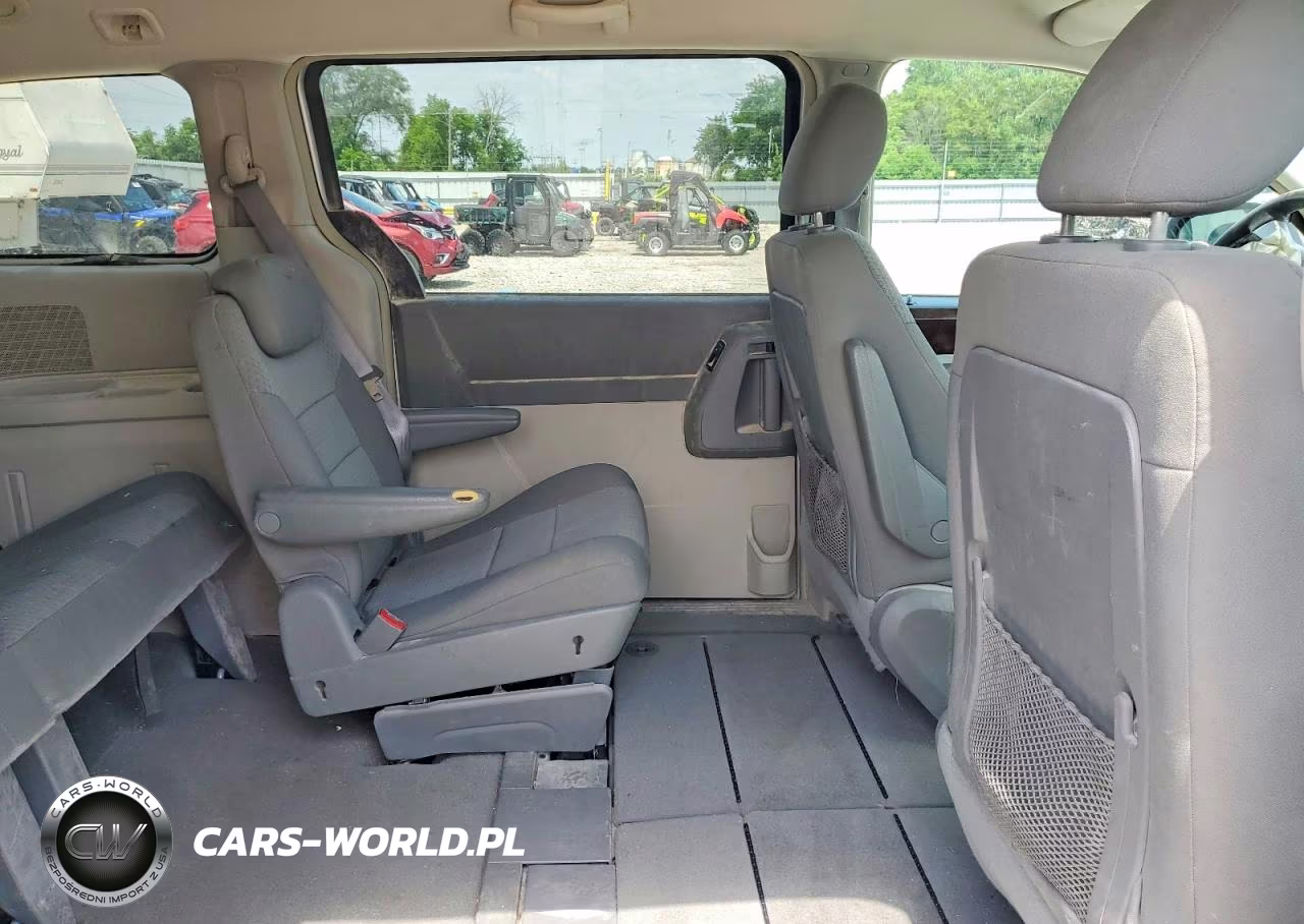 2010 Chrysler Town & Country Touring VIN:2A4RR5D14AR150286 - 11