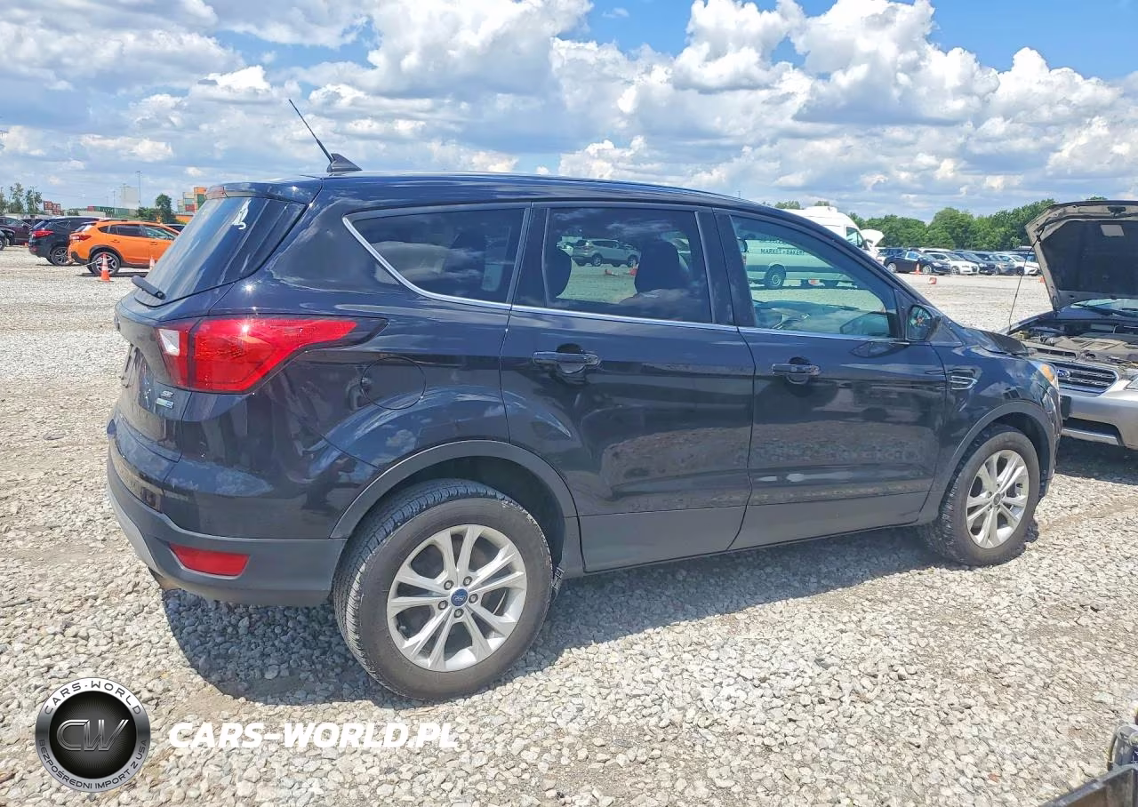 2019 Ford Escape Se VIN:1FMCU9GDXKUA72443 - 3