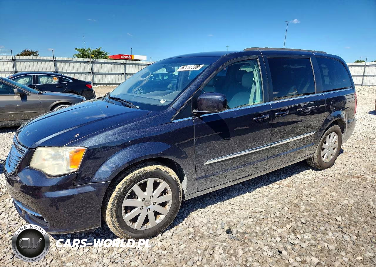 2013 Chrysler Town & Country Touring – zdjęcie 1 z 14