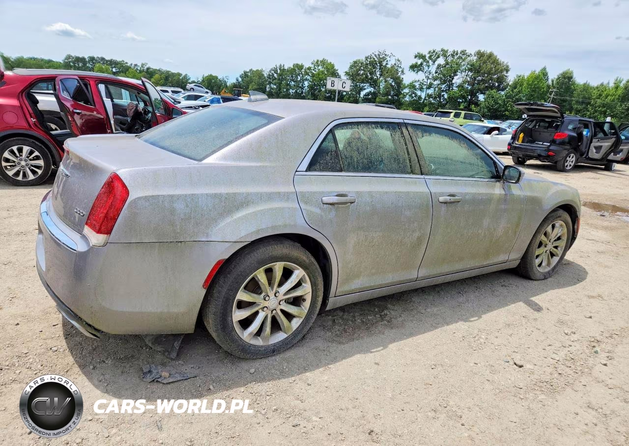 2015 Chrysler 300 Limited VIN:2C3CCARG5FH830959 - 3