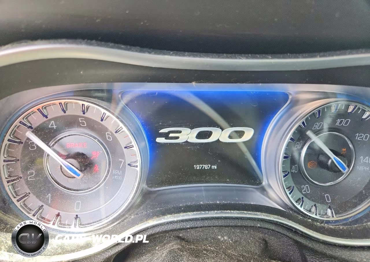 2015 Chrysler 300 Limited VIN:2C3CCARG5FH830959 - 9