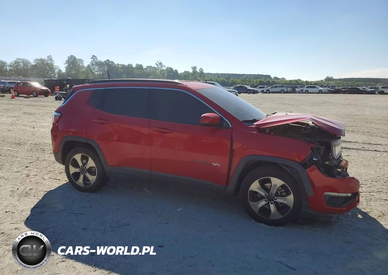 2018 Jeep Compass Latitude VIN:3C4NJCBB3JT124917 - 4