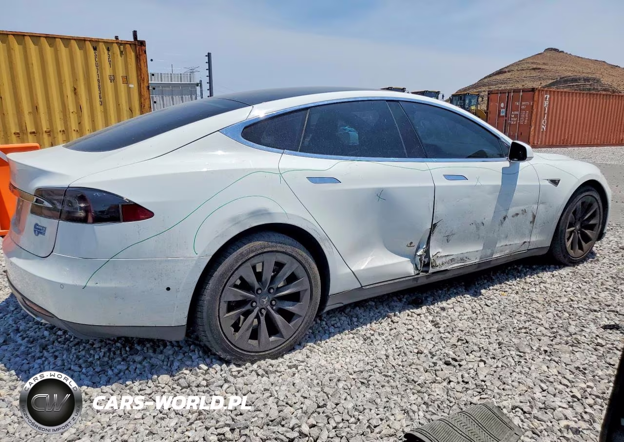 2015 Tesla Model S 85D VIN:5YJSA1H22FF096628 - 3