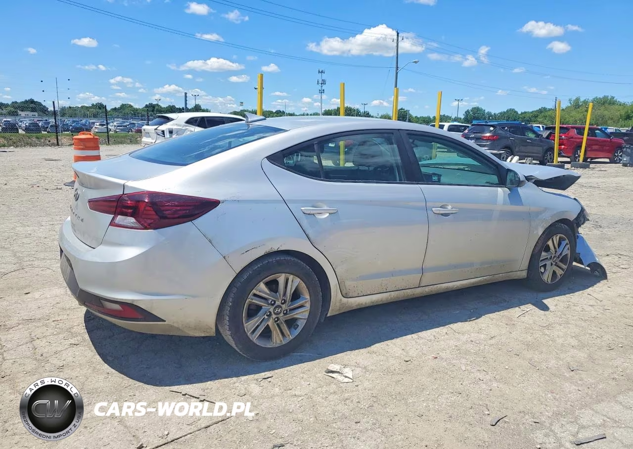 2019 Hyundai Elantra Sel VIN:5NPD84LF8KH403747 - 3