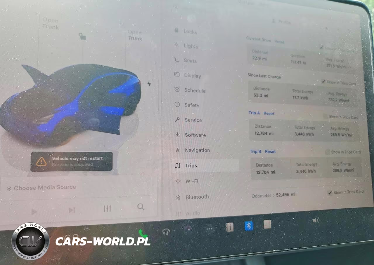 2022 Tesla Model Y VIN:7SAYGDEE2NF423801 - 9