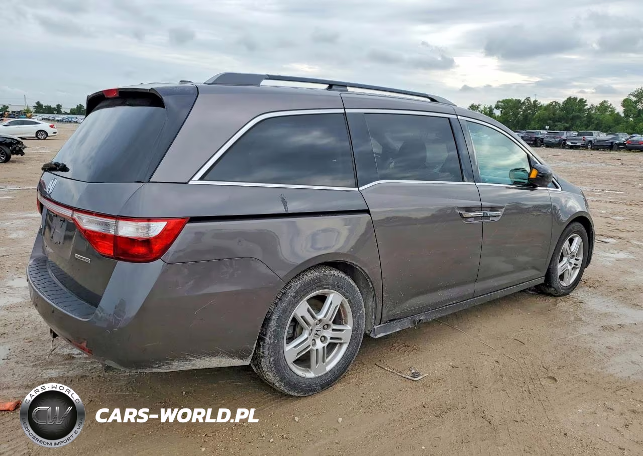 2011 Honda Odyssey Touring VIN:5FNRL5H90BB047421 - 3