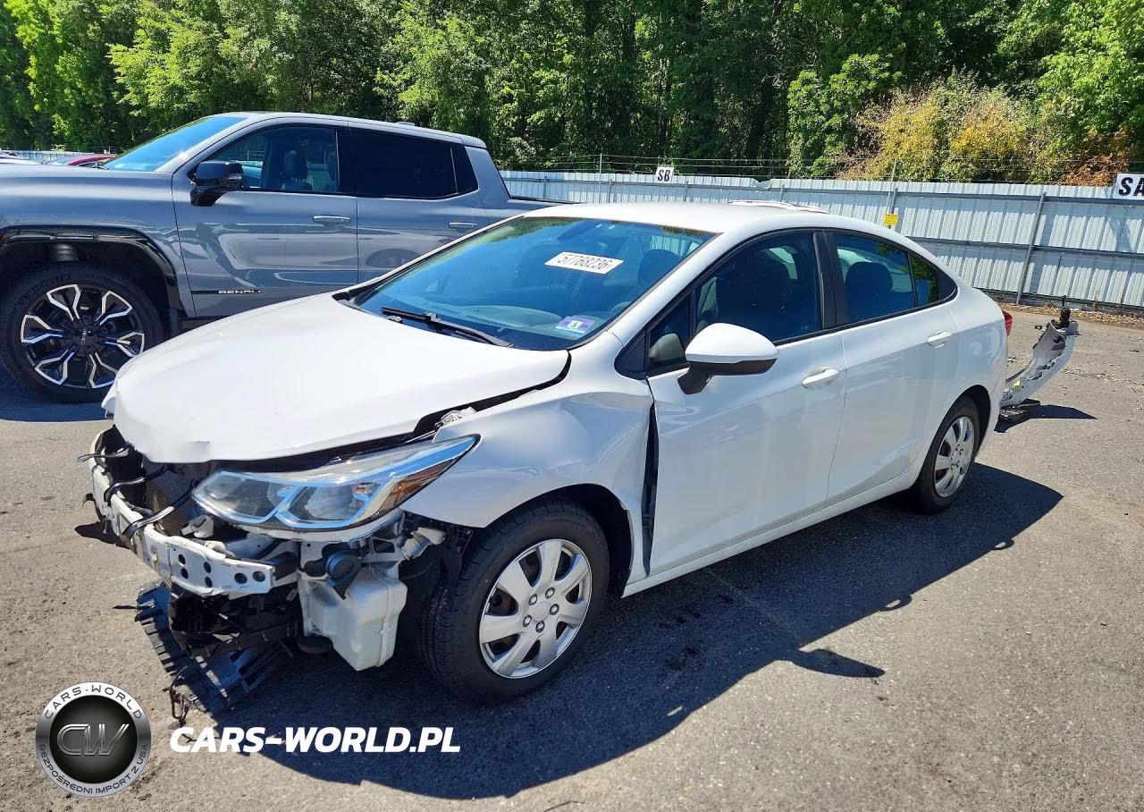 2018 Chevrolet Cruze Ls – zdjęcie 1 z 13
