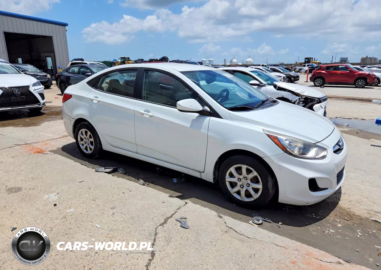 2013 Hyundai Accent Gls VIN:KMHCT4AE4DU305775 - 4