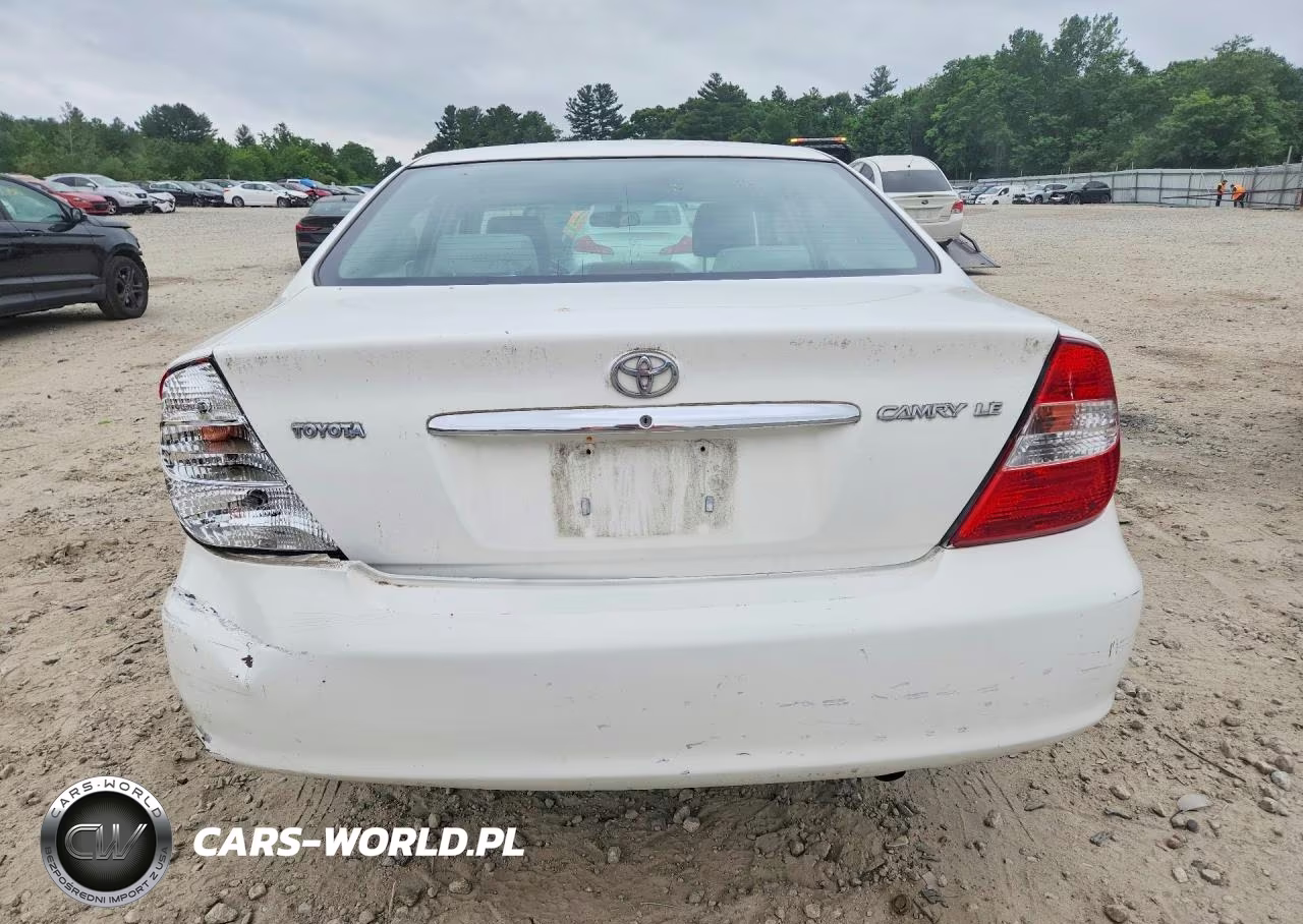 2002 Toyota Camry Le VIN:JTDBE32K320007733 - 6