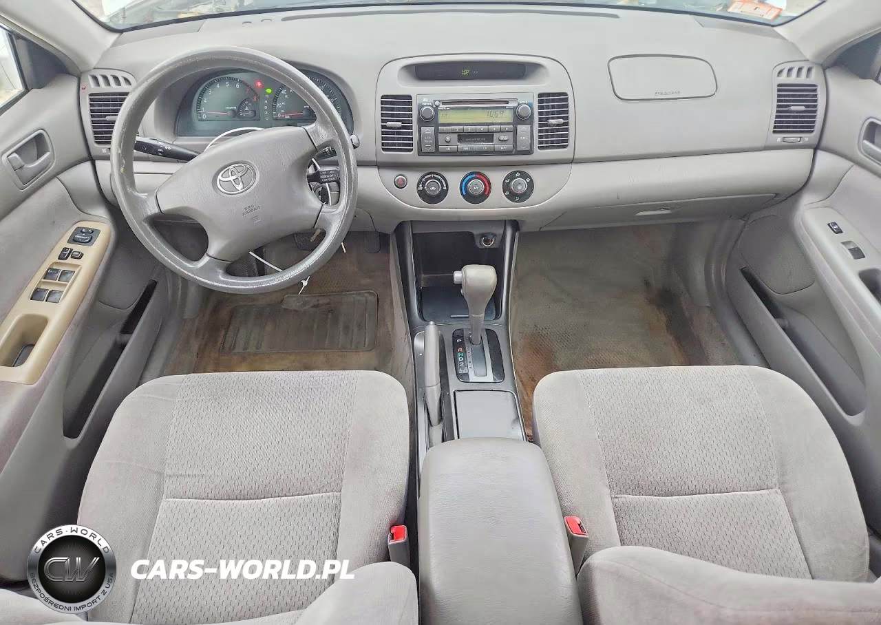 2002 Toyota Camry Le VIN:JTDBE32K320007733 - 8
