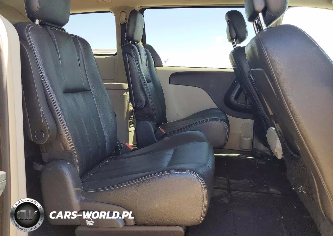 2016 Chrysler Town & Country Touring VIN:2C4RC1BG6GR213453 - 11