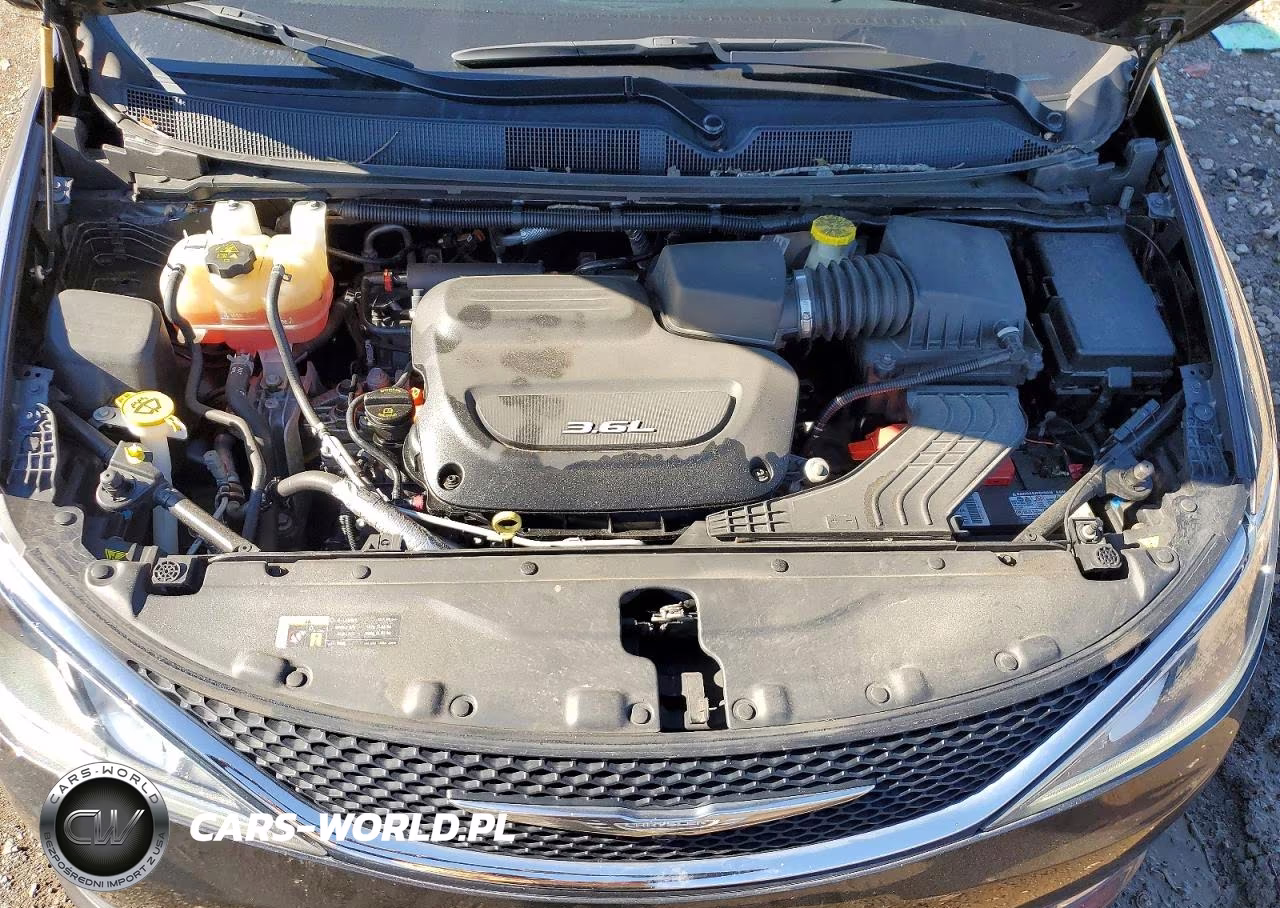 2017 Chrysler Pacifica Limited VIN:2C4RC1GG4HR753605 - 12