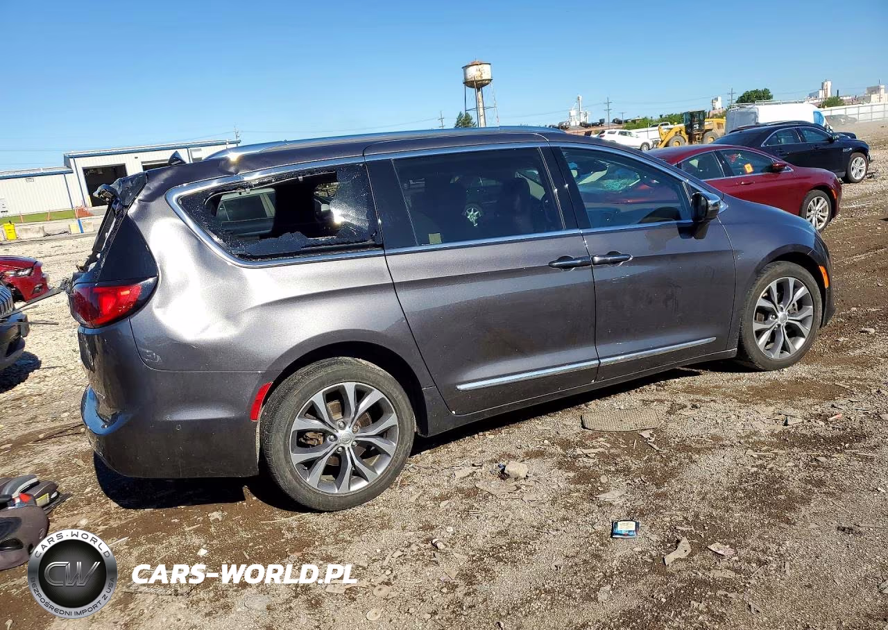 2017 Chrysler Pacifica Limited VIN:2C4RC1GG4HR753605 - 3