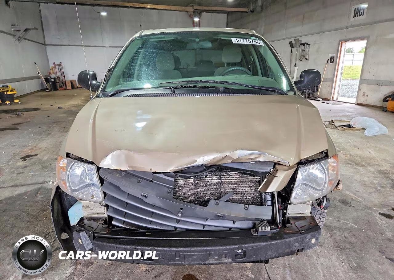 2007 Chrysler Town & Country Lx VIN:1A4GJ45R87B246460 - 5
