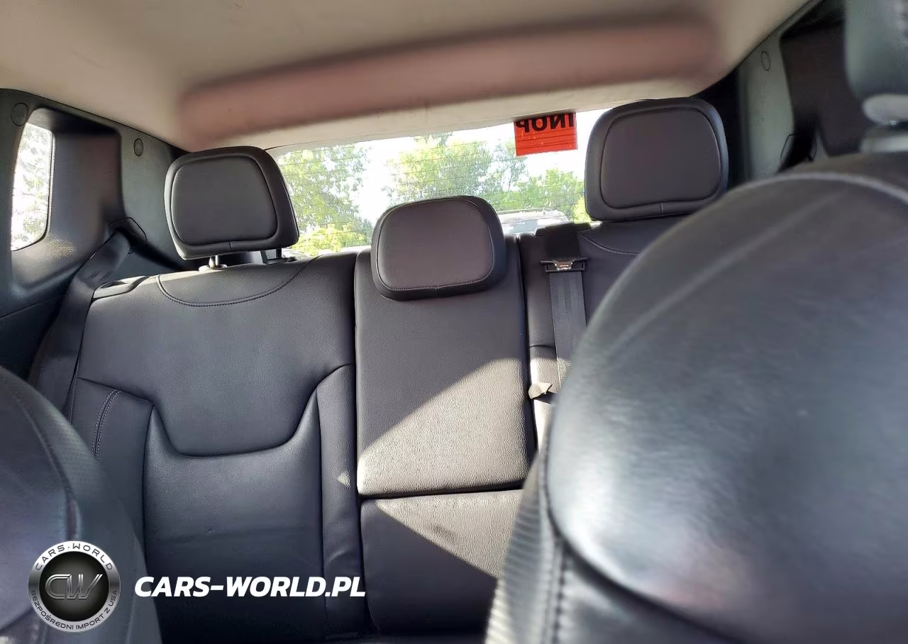 2016 Jeep Renegade Limited VIN:ZACCJADT2GPD49850 - 10