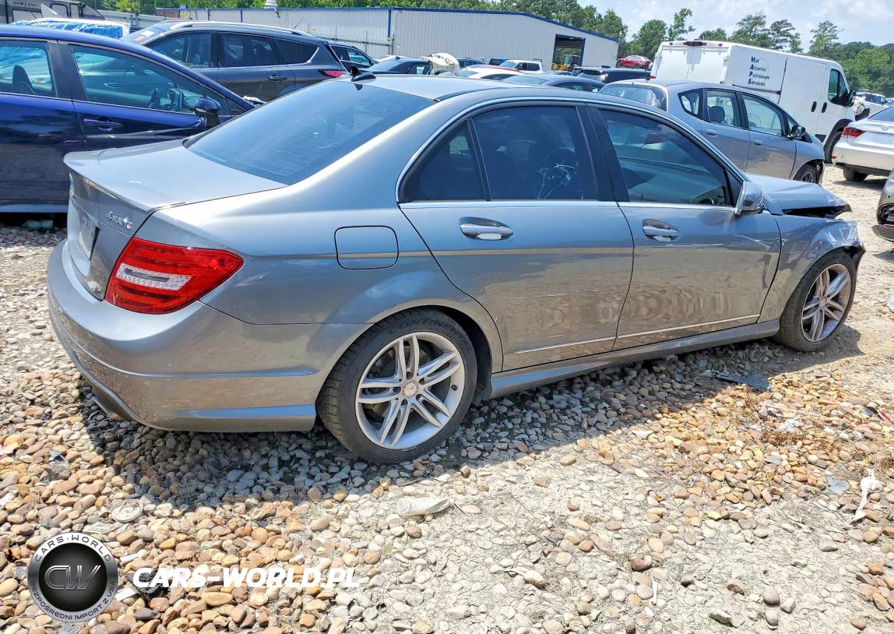2013 Mercedes-Benz C 300 4Matic VIN:WDDGF8AB0DG020506 - 3