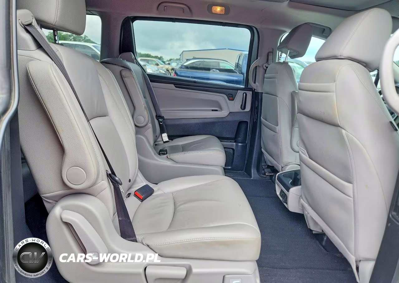 2019 Honda Odyssey Touring VIN:5FNRL6H82KB073127 - 11