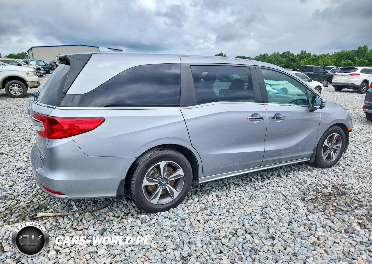 2019 Honda Odyssey Touring VIN:5FNRL6H82KB073127 - 3