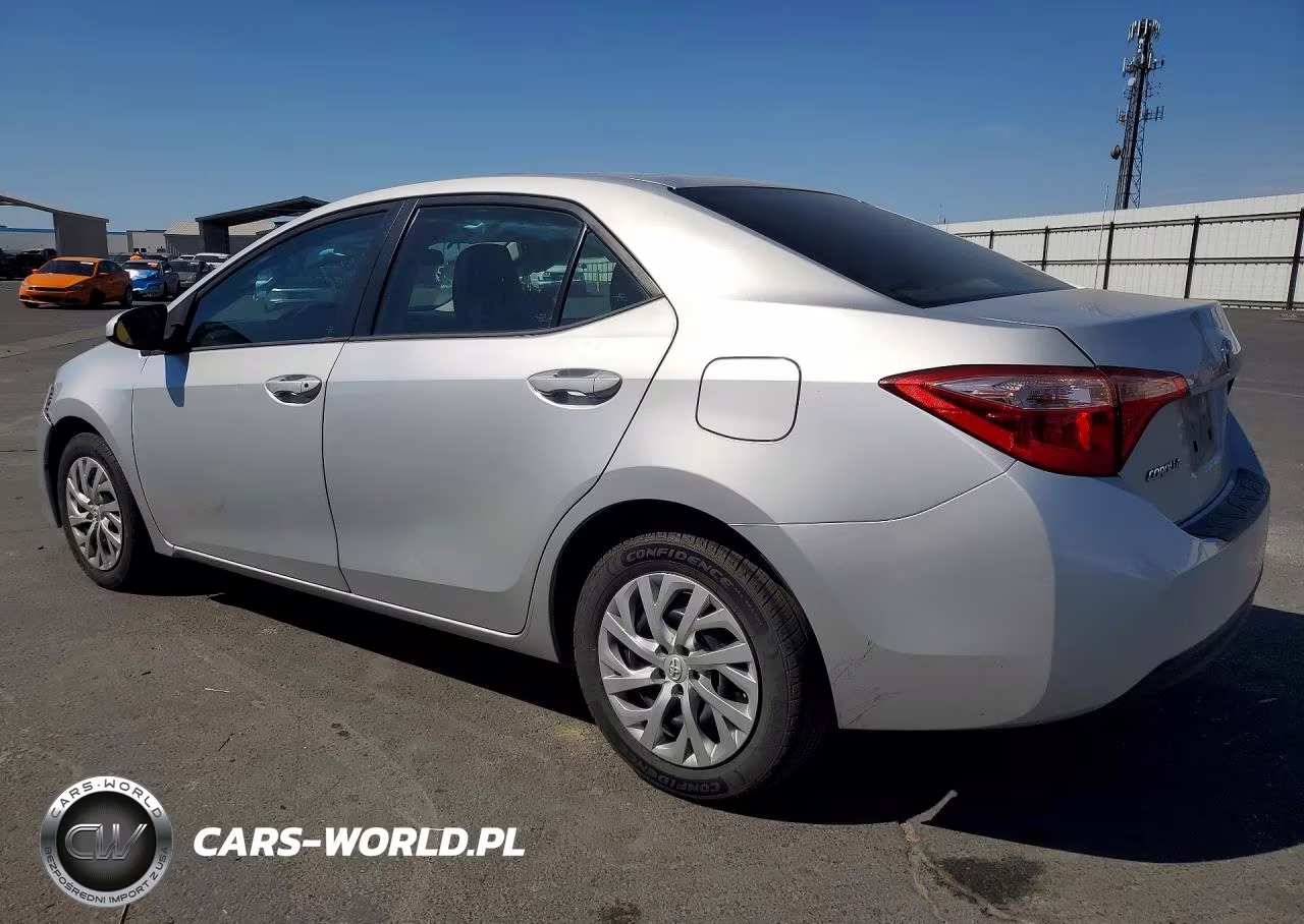 2018 Toyota Corolla Le VIN:5YFBURHE6JP826781 - 2