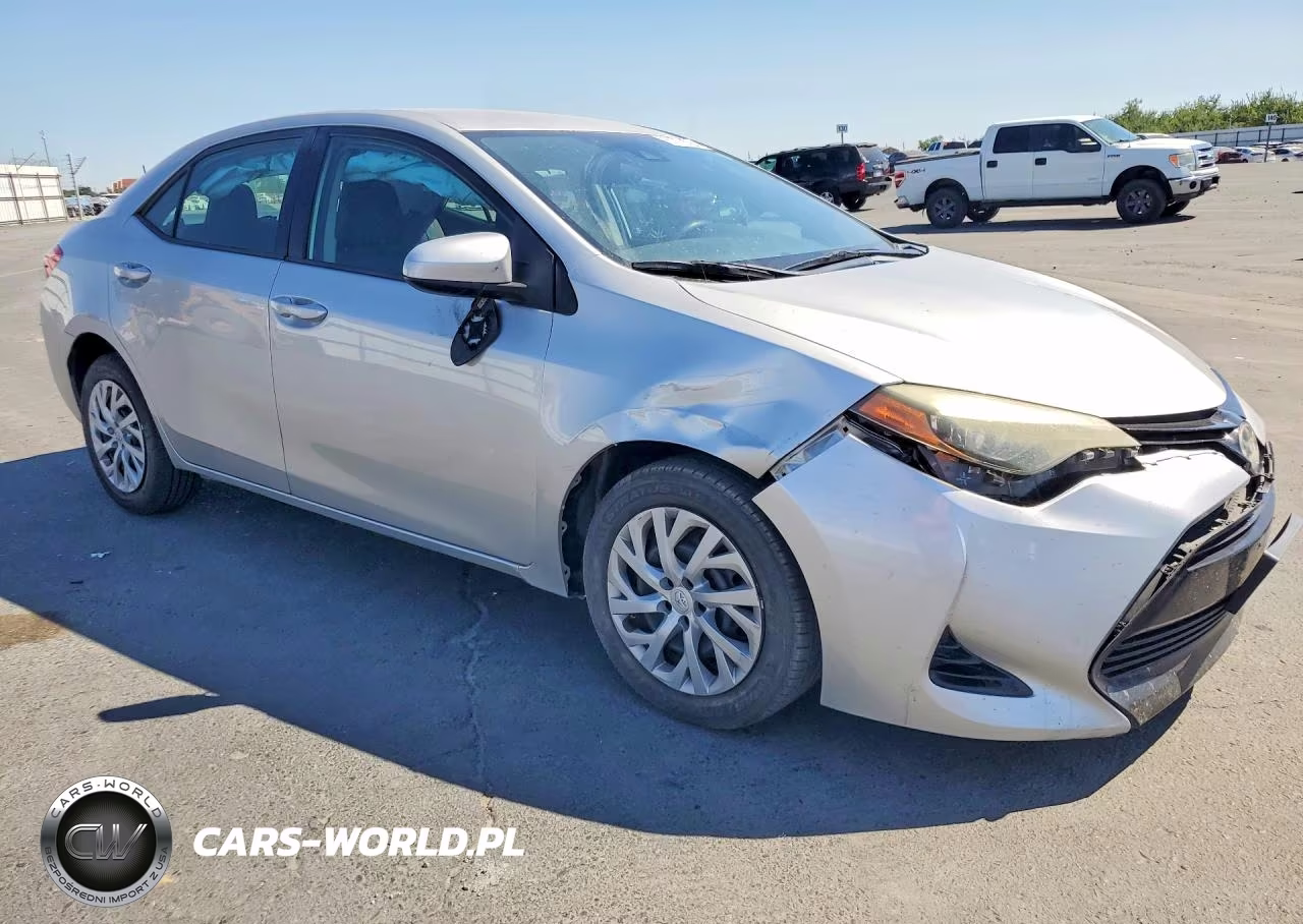 2018 Toyota Corolla Le VIN:5YFBURHE6JP826781 - 4