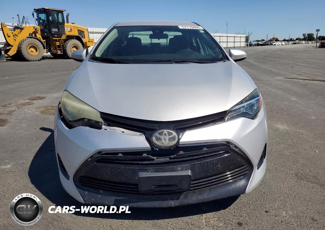 2018 Toyota Corolla Le VIN:5YFBURHE6JP826781 - 5