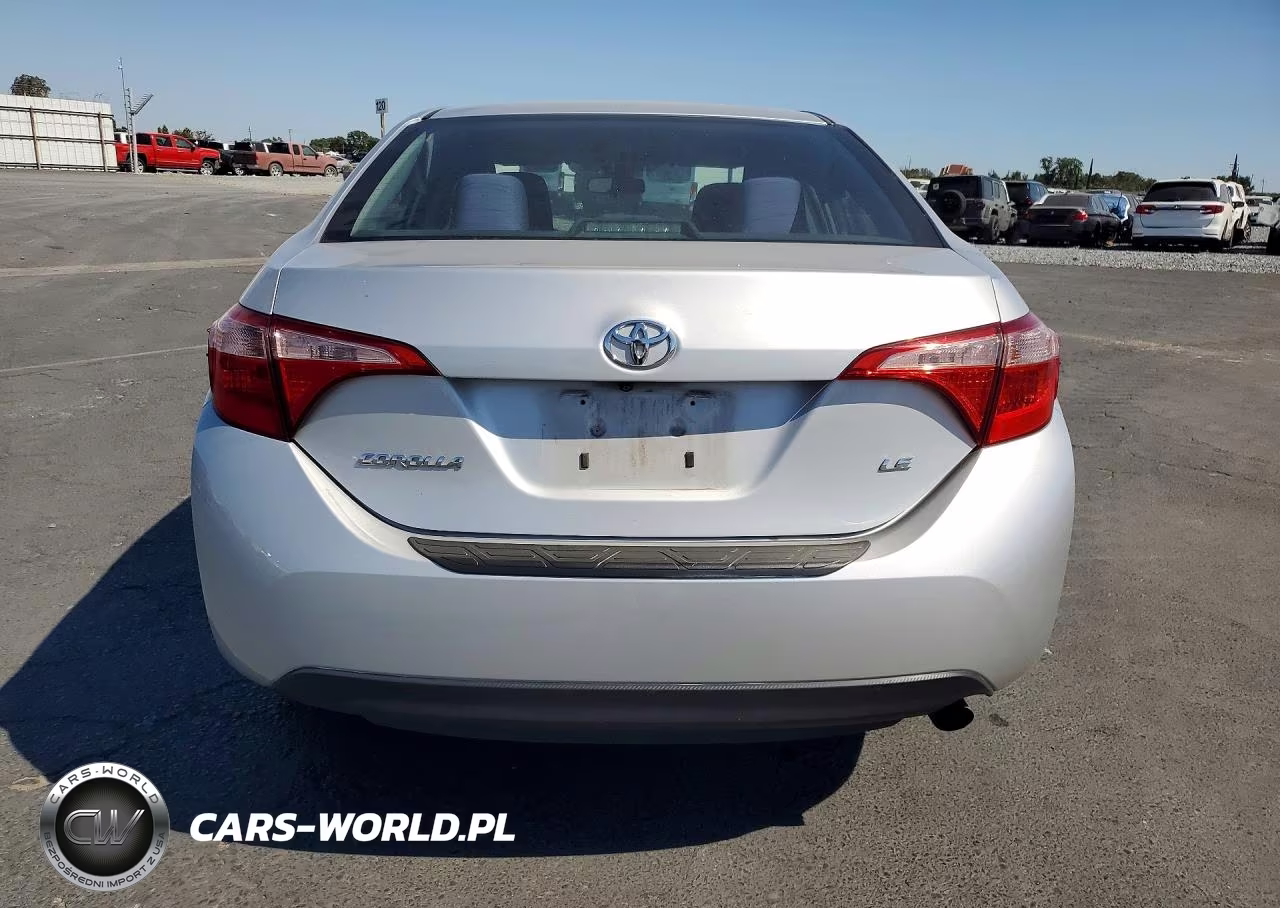 2018 Toyota Corolla Le VIN:5YFBURHE6JP826781 - 6