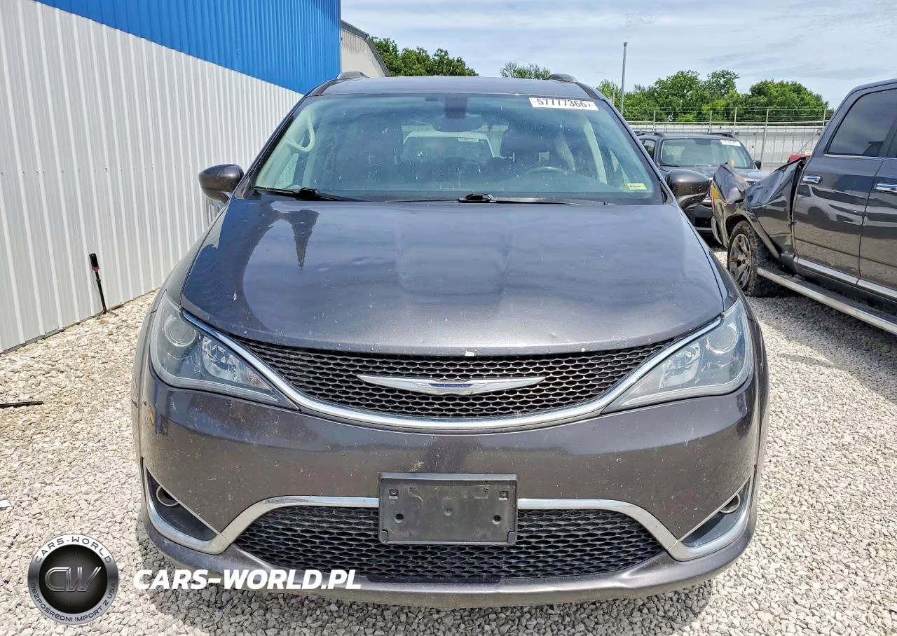 2017 Chrysler Pacifica Touring L Plus VIN:2C4RC1EG4HR850693 - 5