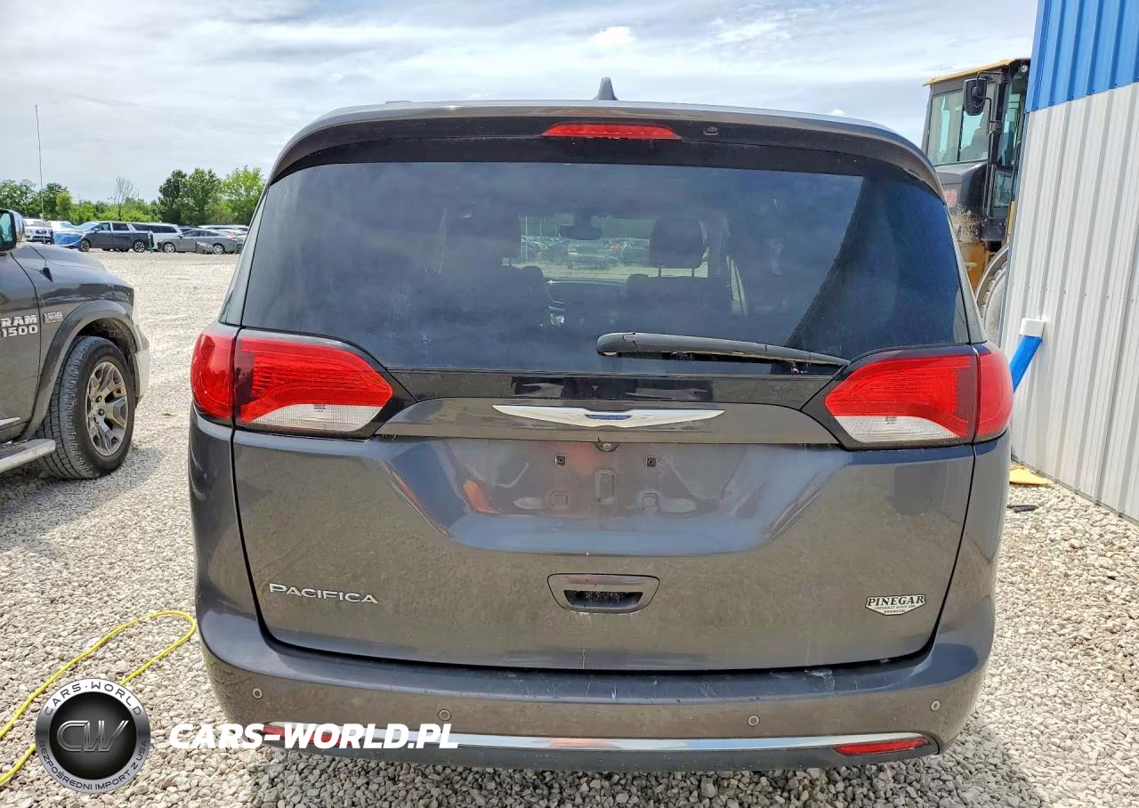 2017 Chrysler Pacifica Touring L Plus VIN:2C4RC1EG4HR850693 - 6